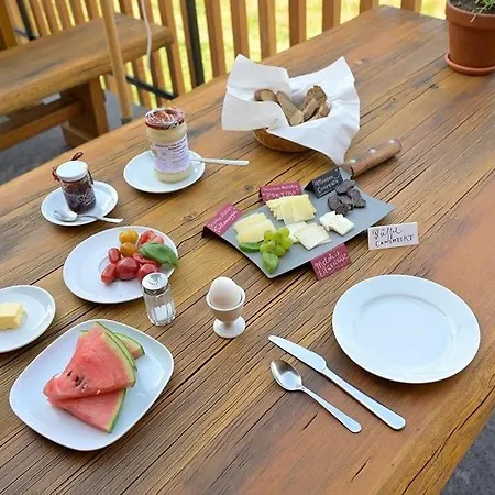 Alphuette Mit Halbpension לוגאנו